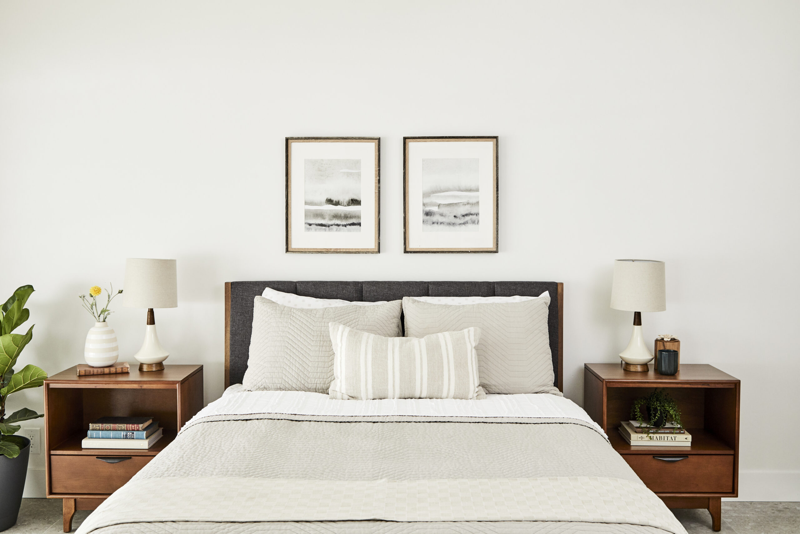 Neutral colored bedroom. Socalhomebuyers.com.